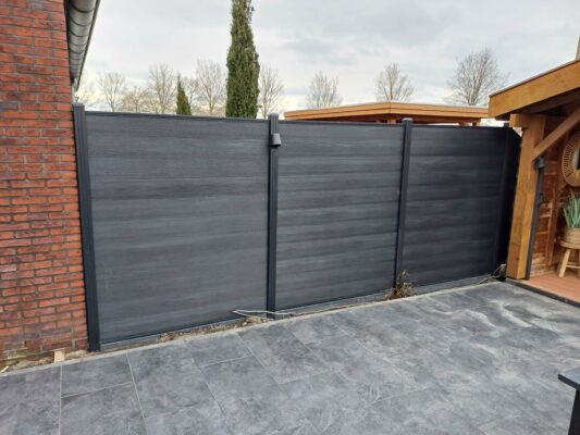 composiet schutting zwart